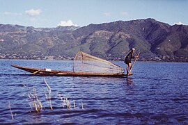 Pêcheur sur le lac, 2002.