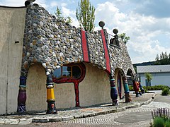 Hundertwasser Architektur in Altenrhein Markthalle - panoramio.jpg