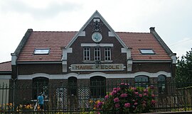 The town hall and school in Lihons