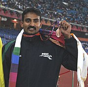 Renjith Maheswary, hier mit der Bronzemedaille von den Commonwealth-Spielen 2010 – Rang sechs mit 16,63 m