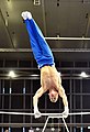 Felix Pohl beim Handstand am Reck während des Trainings