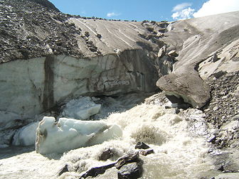 Séracs effondrés et langue du glacier Schlatenkees, près d’Innergschlöß et Alte Prager Hütte (Autriche). (définition réelle 1 600 × 1 200*)