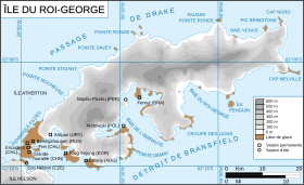 Carte de l'île du Roi-George avec la péninsule Fildes formant son extrémité sud-ouest.