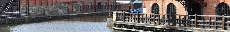 File:Wigan banner Pier.jpg