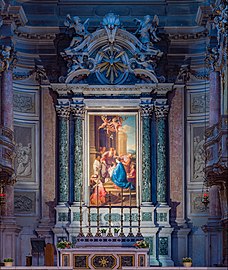 Le chœur de la Chiesa di Santa Maria della Pace (Brescia) (it), orné d'un tableau de Pompeo Batoni montrant la présentation de Jésus au Temple. Le tympan (architecture) est décoré de sculptures d'Antonio Calegari. Photo novembre 2020.