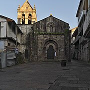 Fachada de la Iglesia de San Juan, Ribadavia.jpg