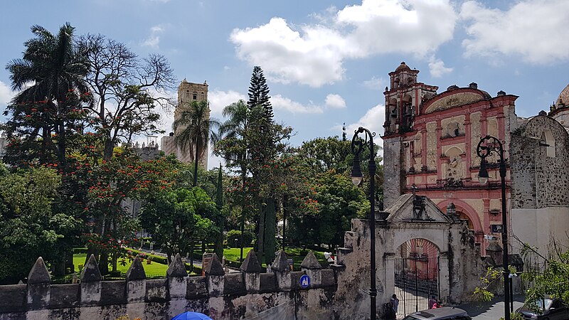 File:View of the Cathedral of Cuernavaca and the Chapel of the 3rd order.jpg