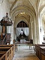 Nef, vue vers l'est dans le carré du transept.