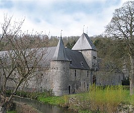 De Bocq langs het kasteel van Spontin