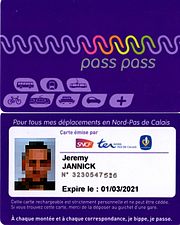 Recto (en haut) et verso (en bas) d'une carte Pass Pass.