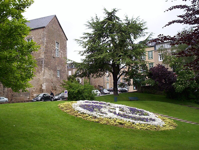 File:Horloge Florale Cité Plantagenêt.JPG