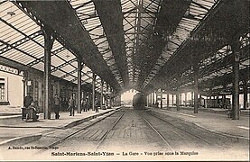 Marquise de la gare de Saint-Mariens-Saint-Yzan vers 1910-1920.