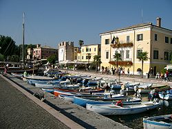 Passeggiata lungo il porto