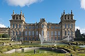 Gartenfassade von Blenheim Palace mit Wasserparterre (1704–1722)