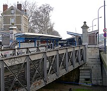 Pont-métro Morland, ao lado do Sena.