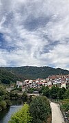 Vista de la judería de Ribadavia y el río Avia desde el Ponte do Burgo.jpg