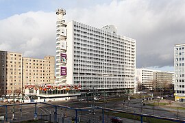 Haus des Berliner Verlags mit Pressecafé 2022.jpg