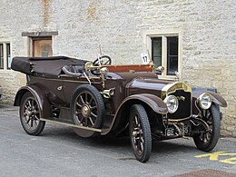 Une automobile ancienne.