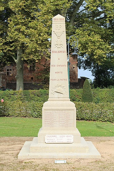 File:Monument morts Bouligneux 2.jpg