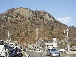 南から見た岩殿山（2004年1月）