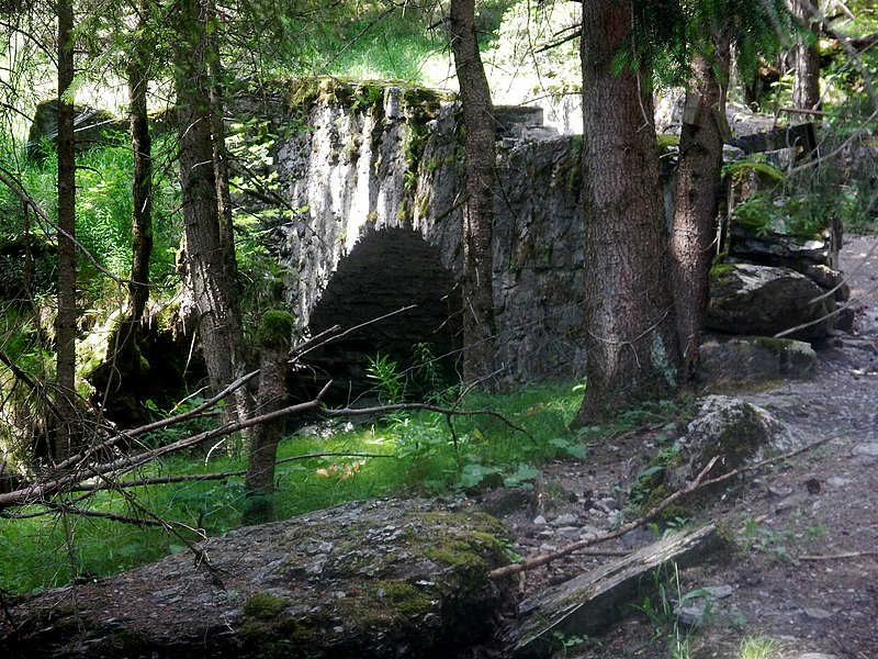 File:Steinbrücke über Turnigla - panoramio.jpg