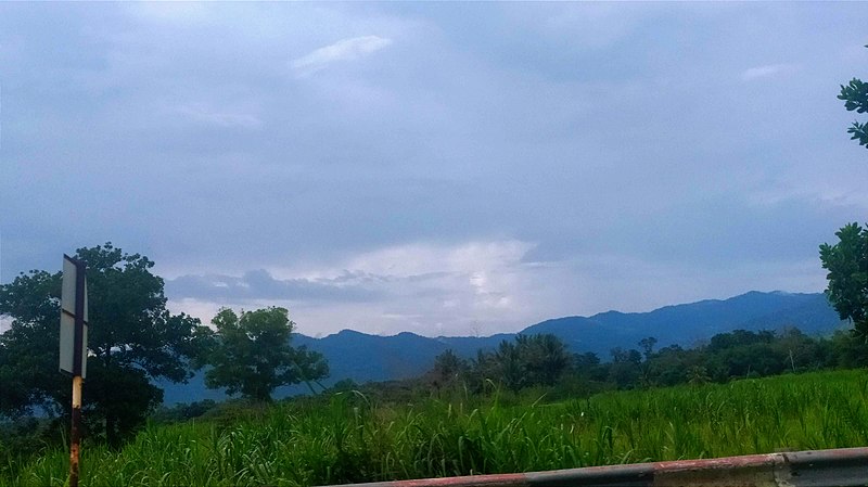 File:Titiwangsa Mountains at Rembau.jpg