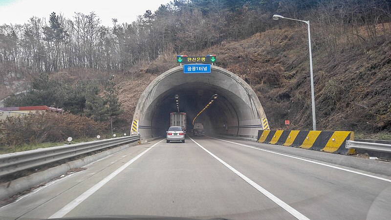 File:Geumgwang 1 Tunnel 20191207 110330.jpg