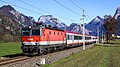 ÖBB 1144 mit aus Wien kommenden IC/REX hinter Ebensee, im Hintergrund der Traunstein