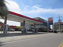 S I-10 Service Road, Metairie, Louisiana - Exxon Brothers and Telemundo building, March 2024.jpg