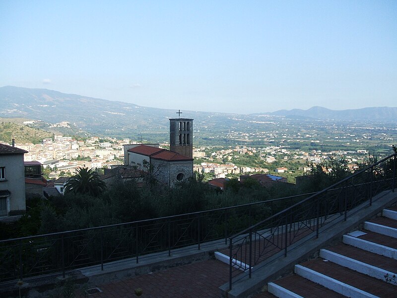 File:Ss Cosma e Damiano (LT) and Aurunci mountains.JPG