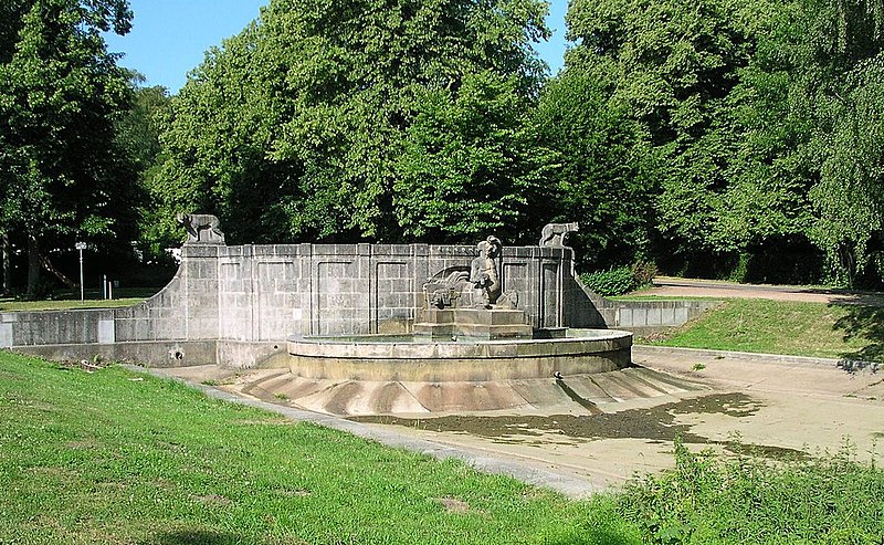 File:Aachen Tritonenbrunnen 2.jpg