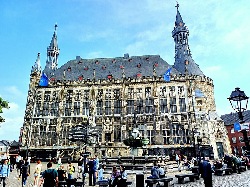 File:Rathaus Aachen, Marktsicht (2024).jpg