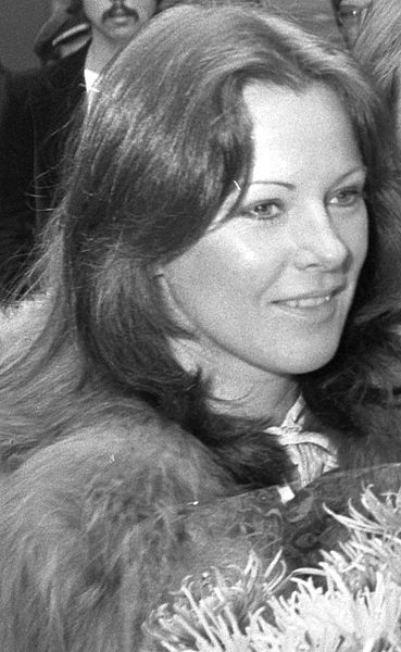 File:Frida Lyngstad Schiphol 1976.jpg