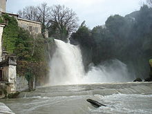 Akvofalo de Liri en la urbeto Isola del Liri