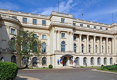 Palatul Regal din București din Piața Revoluției pe Calea Victoriei de Paul Gottereau și Nicolae Nenciulescu (1937)