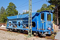 Schotterwagen der Zugspitzbahn. Die Kabine für den Bremser weist auf den Einsatz als Vorstellwagen hin.