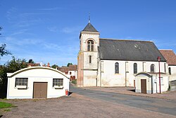 Skyline of Myennes