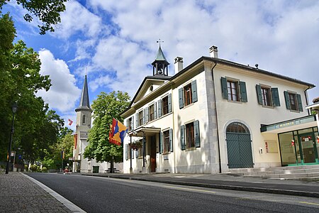 Ancienne école (actuellement la mairie).