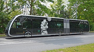 Bus (sans livrée colorée) de la N1, à Longueau.