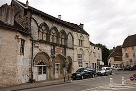 Bèze - Maisons sur la place publique - 001.jpg