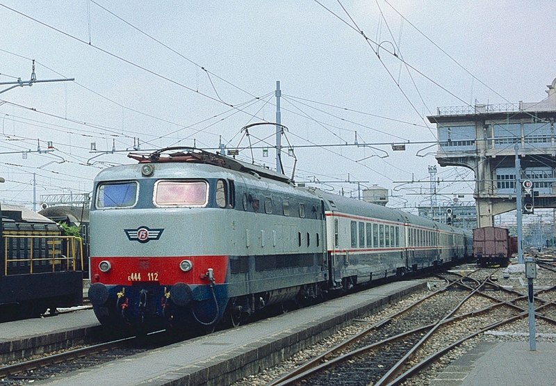 File:TEE Colosseum arriving at Milano Centrale in 1985.jpg