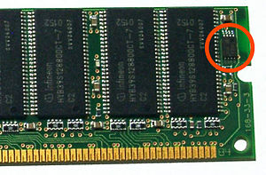 Информация о параметрах микросхем модуля памяти записывается в SPD — Serial presence detect[англ.]