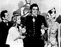 Donald O'Connor, Debbie Reynolds, Marvin Hamlisch și Cher la Premiile Oscar din 1974