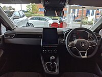 Interior (pre-facelift)