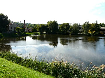 Le bassin de Port-de-Couze sur le canal de Lalinde.