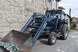 Tractor Ebro en Rebordondo, Cualedro.jpg