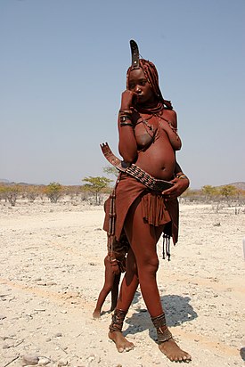 'n Jong Himba-vrou in Namibië