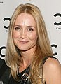 Kelly Rowan interpreta Natalie Vincent e Caroline Newsome