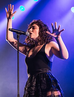 Lorde esiintymässä vuonna 2017.