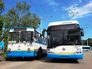 ZiU-9 9-323 and Ganz-Solaris Trollino 12 372 at Segner square